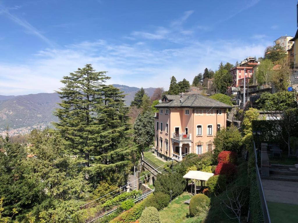 Il Nido Della Fenice Brunate Esterno foto
